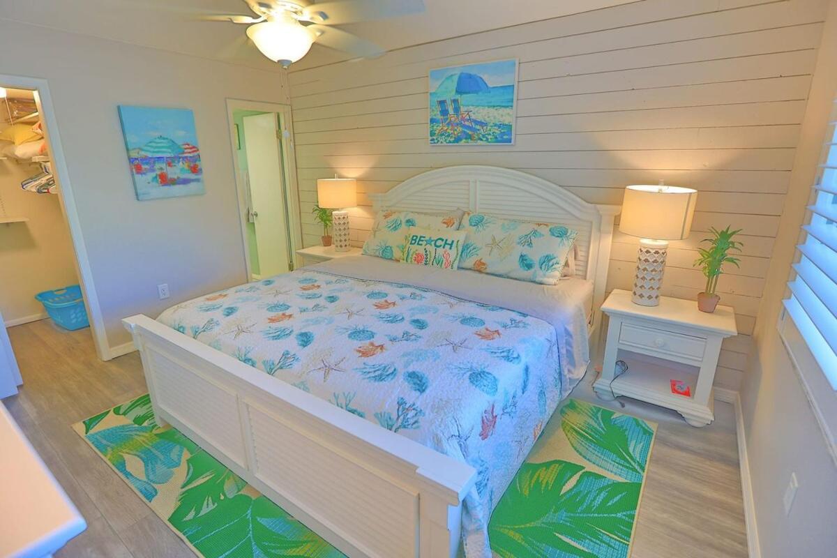 Updated Condo With Pool, Walk To Crescent Beach & Restaurants! 사라소타 외부 사진