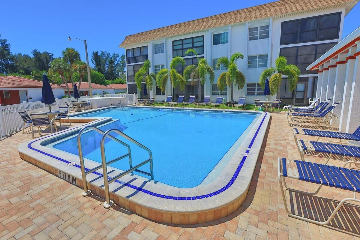 Updated Condo With Pool, Walk To Crescent Beach & Restaurants! 사라소타 외부 사진