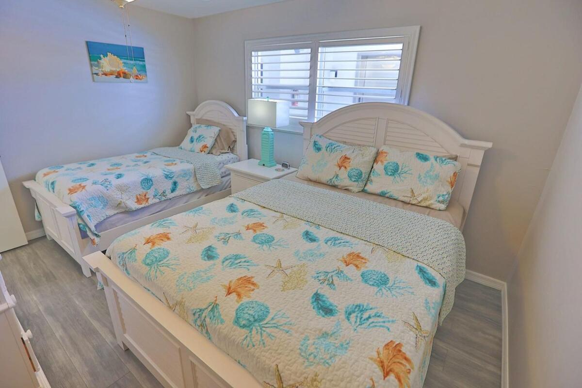 Updated Condo With Pool, Walk To Crescent Beach & Restaurants! 사라소타 외부 사진