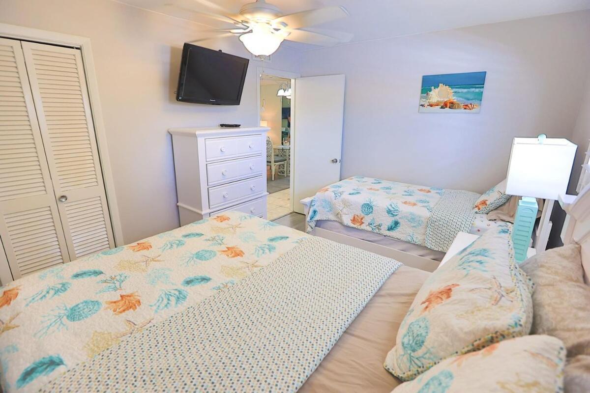 Updated Condo With Pool, Walk To Crescent Beach & Restaurants! 사라소타 외부 사진